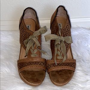 Café style wedges